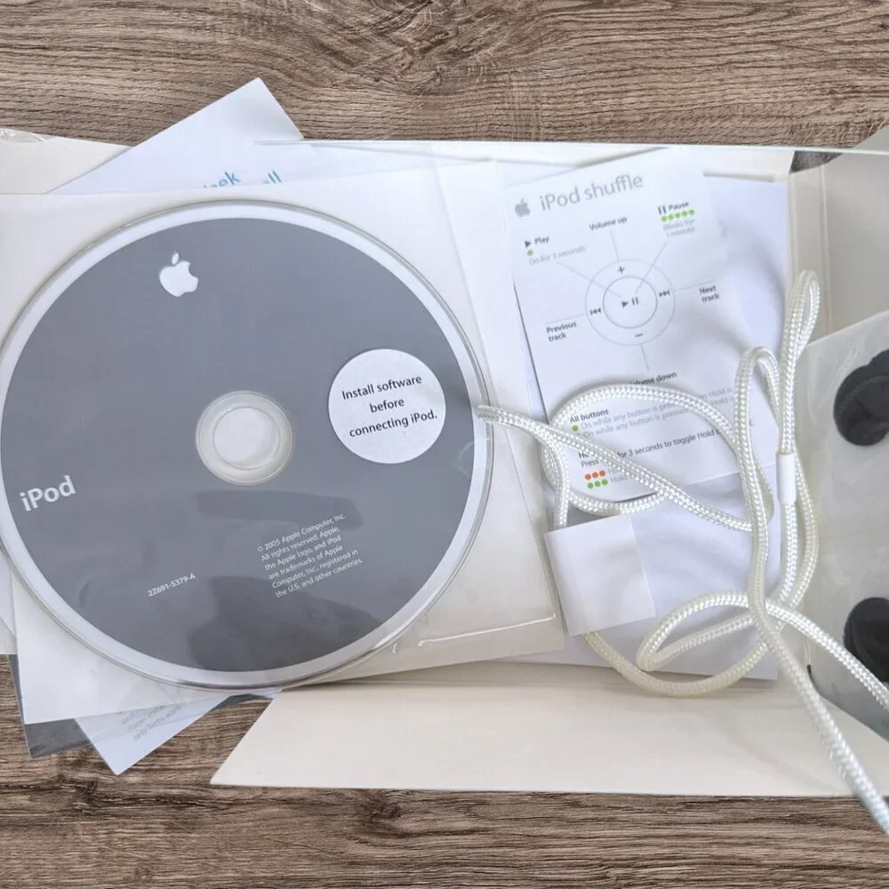 Apple iPod Shuffle 1st Gen Orig Box CDs Manuals Lanyard Earbud Covers No Player